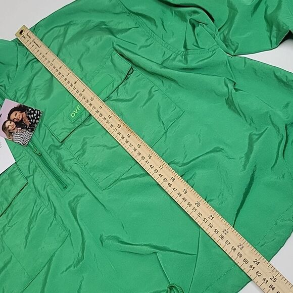 NEW DVF TRAVEL PACKABLE GORGEOUS GREEN WINDBREAKER JACKET MEDIUM M LARGE L NWT - Picture 4 of 10